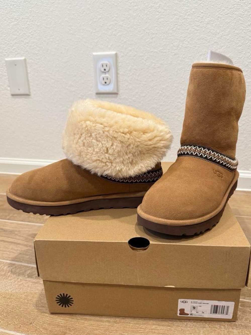 UGG Classic Chestnut Short Crescent Boot - Picture 5 of 8
